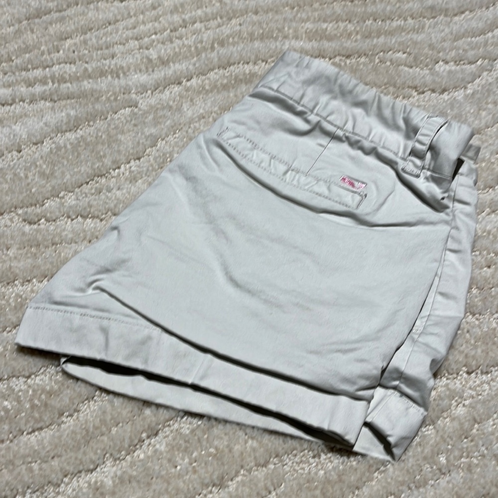 Light beige Vineyard Vines shorts